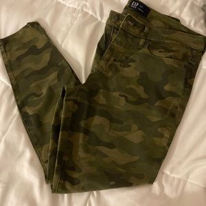 Women’s cropped jeans